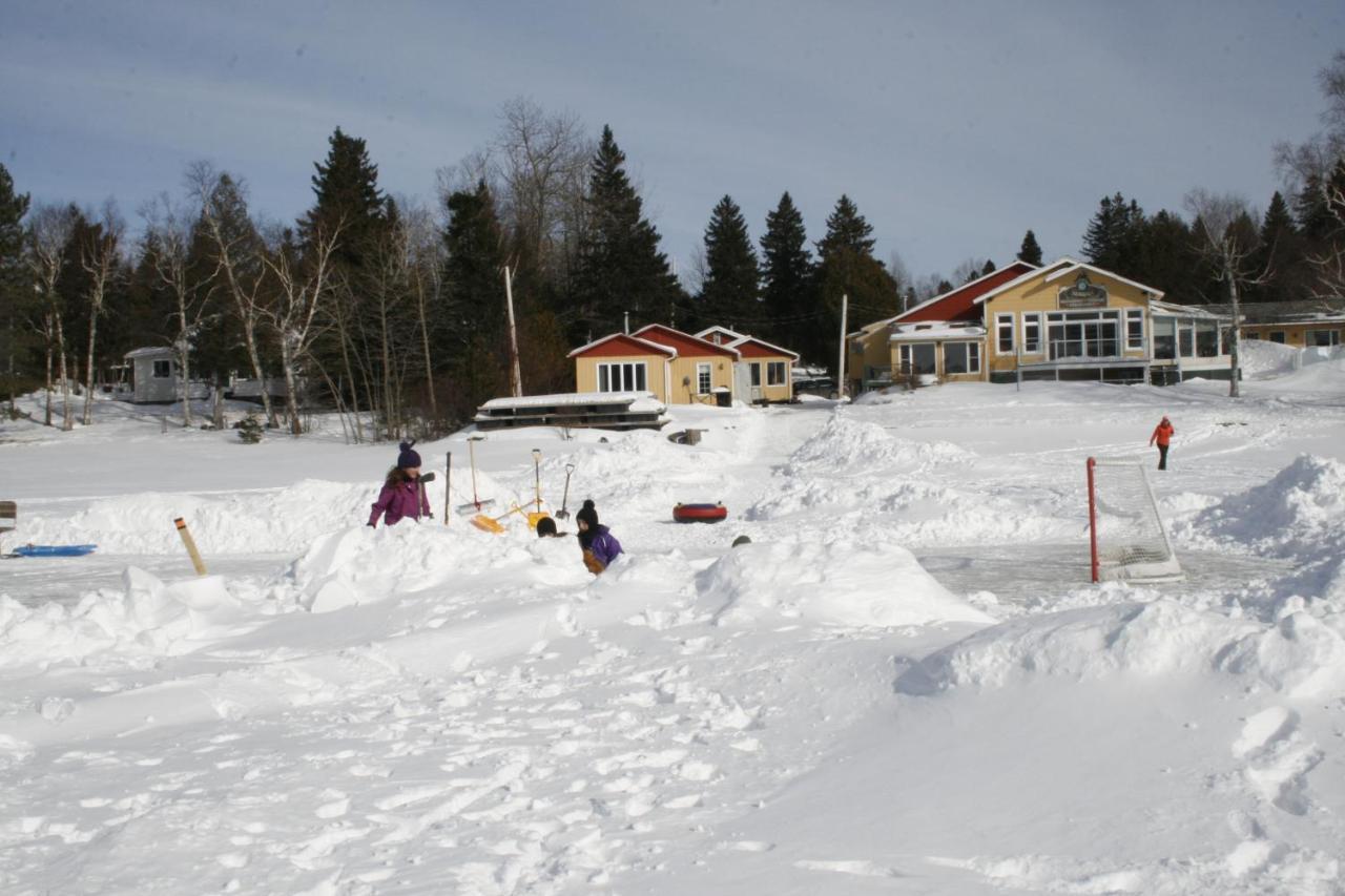 Auberge Et Chalets Sur Le Lac Lac-Megantic Exterior photo